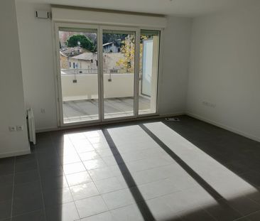 Location Appartement 3 pièces 61m² MARSEILLE 11ème - Photo 6