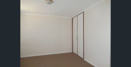 Less Than 5 Minute Walking Distance To Station And Shops - Photo 2