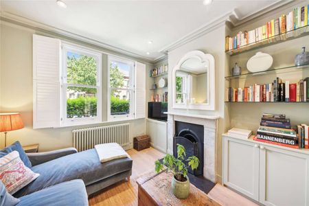 SHORT LET - A beautiful three bedroom house on the desirable Elsley Road. - Photo 3