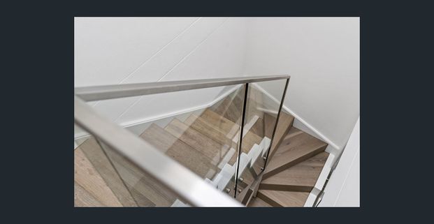 Renovated character, walk everywhere - Photo 1