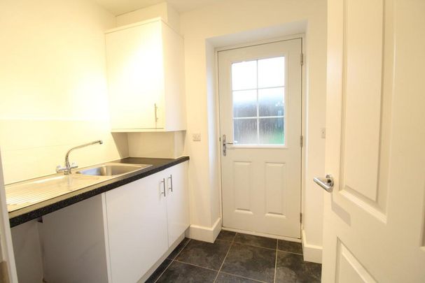 3 bedroom end of terrace house to rent - Photo 1