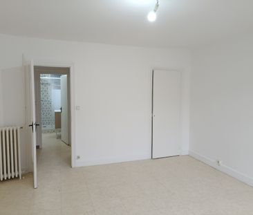 Location Appartement 1 pièce 38m² ORLEANS 45000 - Photo 2