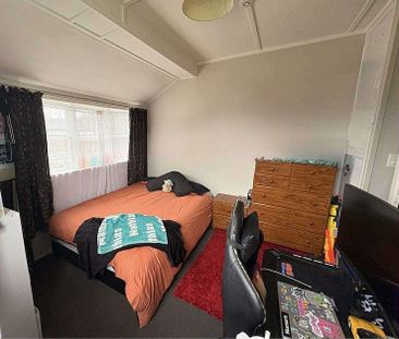 3 beds, Securely fenced. Washer, Dryer Dishwasher. - Photo 5