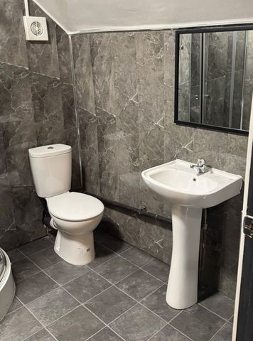 1 Bed Flat, Burley Street, LS3 - Photo 5