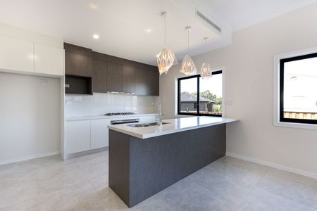 4 BEDROOM HOME WITH 3 BATHROOMS - Photo 4