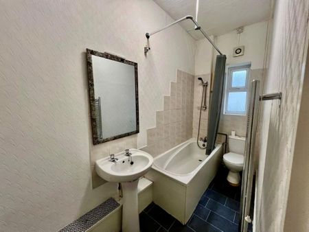 2 bedroom end of terrace house to rent - Photo 4