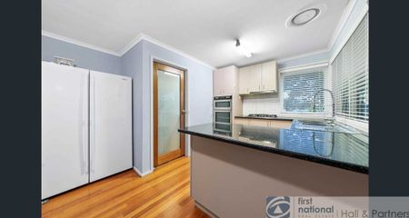 42 Saxonwood Drive, Narre Warren - Photo 2