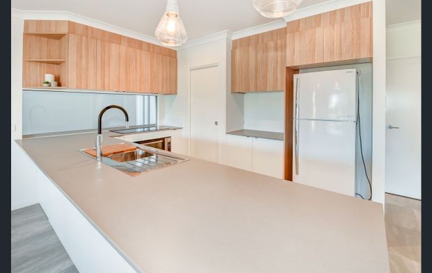 Modern 3-Bedroom Home Overlooking Leafy Park - 9 Endurance Place, Birtinya - Photo 1