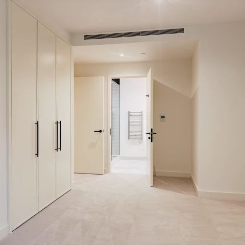 2 Bedroom 2 Bathroom Flat8 - Photo 1
