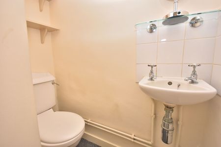 3 bedroom mid terraced house to rent, - Photo 4