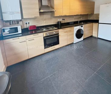 Exeter Road, Birmingham. First Floor four bedroom purpose built flat. - Photo 6
