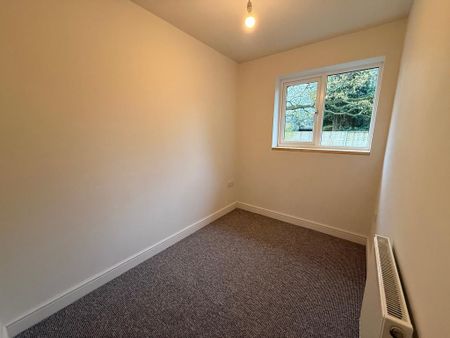 2 bedroom semi-detached bungalow to rent - Photo 4