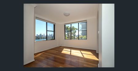 Bright Sunny Apartment with Spectacular Harbour Views - Point Piper - Photo 4