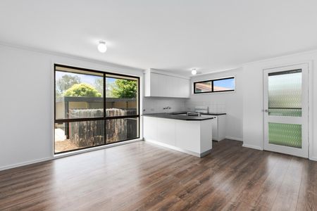 15 Shakespeare Cres, Fraser ACT 2615 - House For Rent | Domain - Photo 2