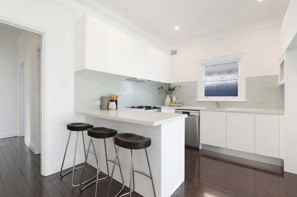 Seaside Sophistication: Luxurious Duplex - Photo 1