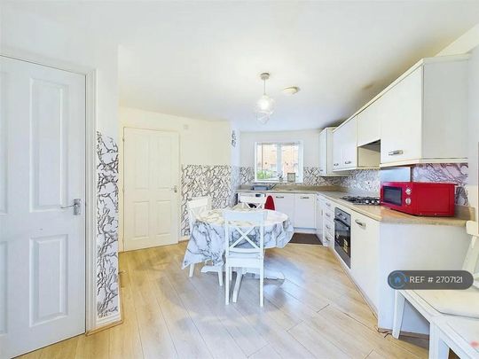 1 bedroom in a house share to rent - Photo 1