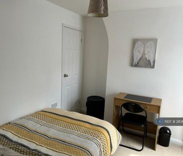 1 bedroom in a house share to rent - Photo 5