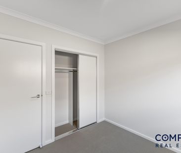 13 Buttercup Crescent, Armstrong Creek VIC 3217 - House For Rent | ... - Photo 3