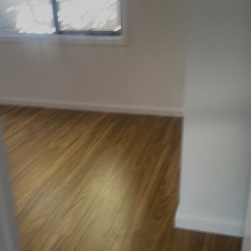 Elizabeth Vale - Photo 1