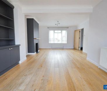 4 bedroom end of terrace house to rent - Photo 4