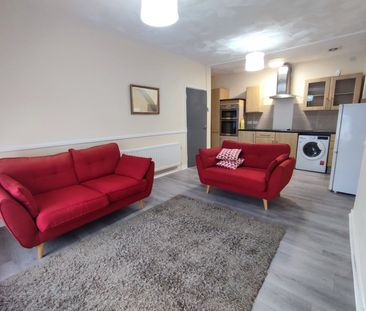 £950 PCM, Furnished Two Bedroom Second Floor Flat in Clare Street, ... - Photo 6