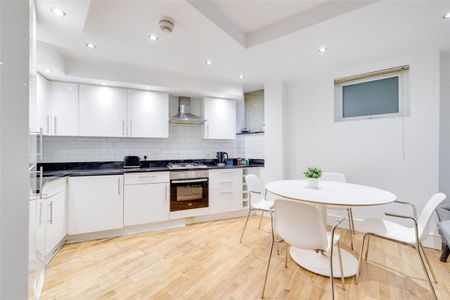 A smart and spacious lower ground floor flat with patio. EPC rating: C - Photo 5