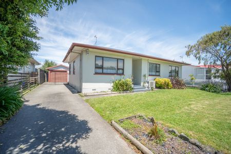3 Bedroom on Rugby Street - Photo 2