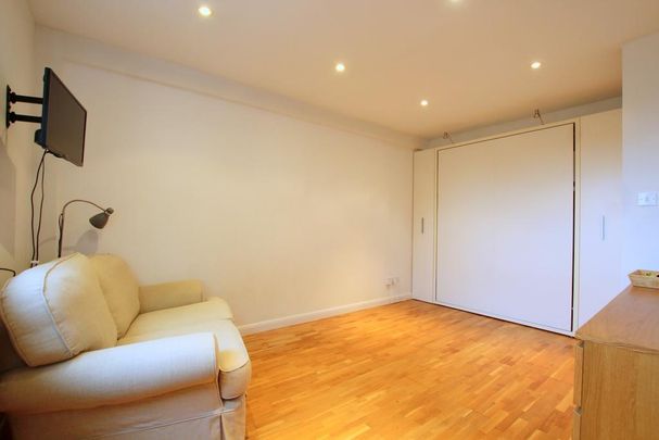 Studio to rent - Photo 1