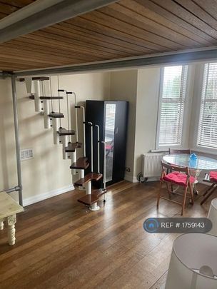 Studio to rent - Photo 1