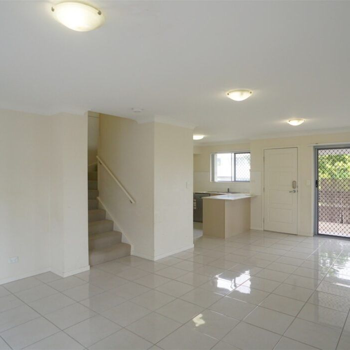 Corner Townhouse in Calamvale - Photo 1