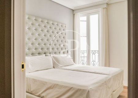 2 bedroom luxury Flat for rent in Madrid, Spain - Photo 3