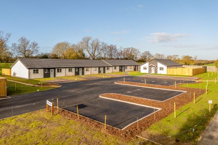 2 bedroom Mid Terraced Bungalow to let - Photo 5