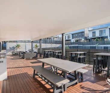 Modern Architecture 4 bedroom Town home - Photo 6