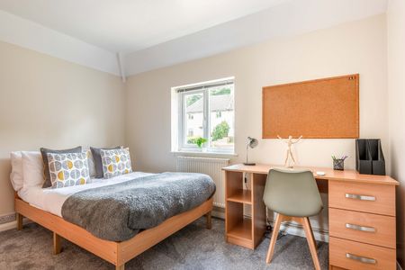 5 Bed Semi-Detached House, Colbourne Avenue, BN2 - Photo 2