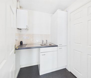3 bedroom end of terrace house to rent - Photo 4