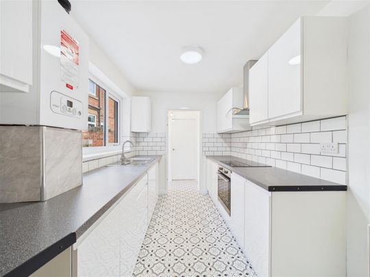 3 bedroom Terraced House to rent - Photo 1