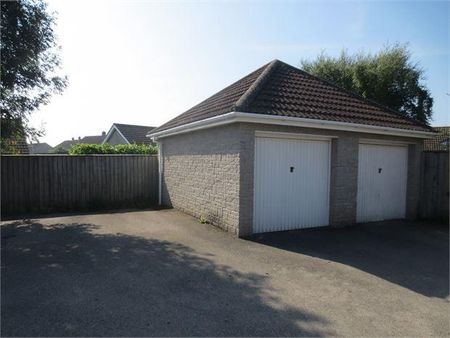 3 bedroom semi-detached house to rent - Photo 2