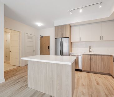 For Lease - 333 Sunseeker Avenue Unit# 426, Innisfil, Ontario - Photo 2