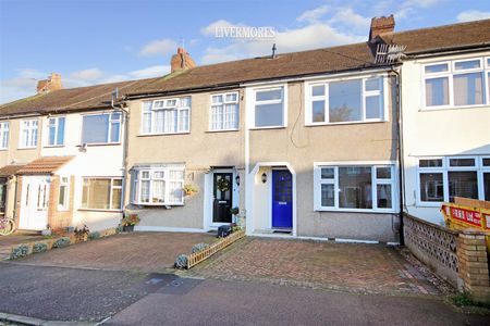 3 bedroom Terraced House to let - Photo 5