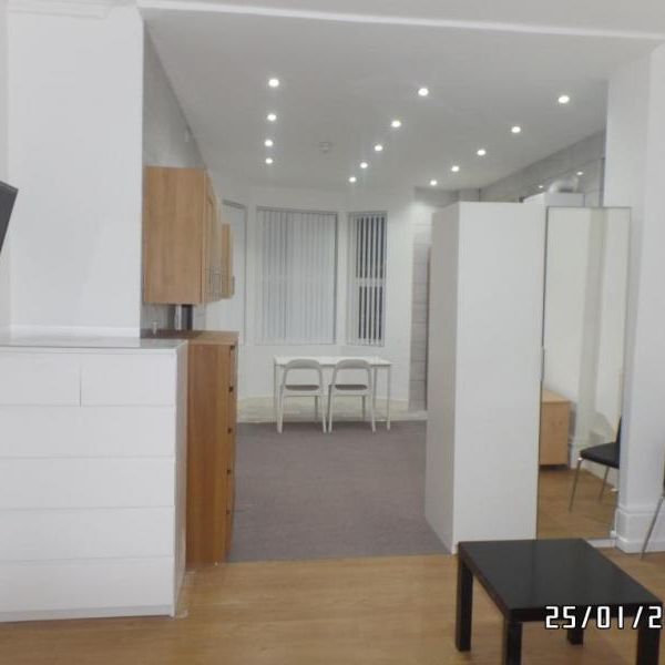 Studio to rent - Photo 1