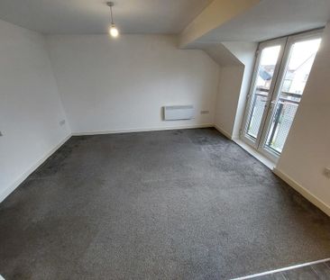 2 bedroom flat to rent - Photo 2