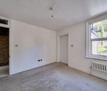 2 bedroom end of terrace house to rent - Photo 5