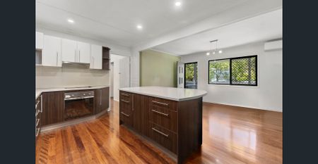 Spacious 3-Bedroom, 2-Bathroom Home in the Heart of Margate - Photo 3