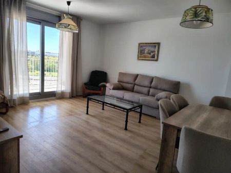 Piso de alquiler en Calle Jose Mejias Salguero, 1, Entrenúcleos - Photo 3