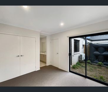 5 Fluorescent Street, South Morang, Vic 3752 - Photo 6
