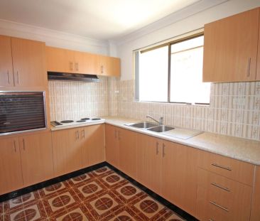 SPACIOUS 2 BEDROOM APARTMENT WITH TANDEM GARAGE - Photo 6