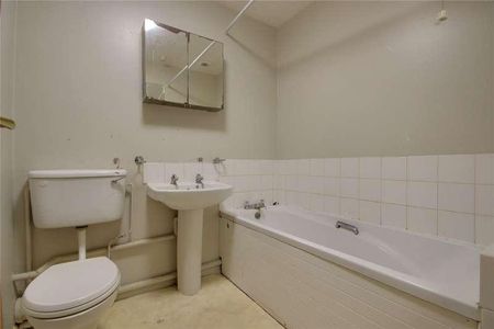 Tennyson Close, Scotland Green Road, Enfield, EN3 - Photo 3