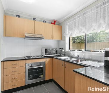 Three Bedroom Townhouse In Convenient Location - Photo 5