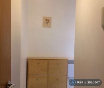 1 bedroom in a flat share to rent - Photo 6