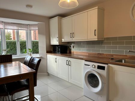 4 bedroom semi-detached house to rent - Photo 2